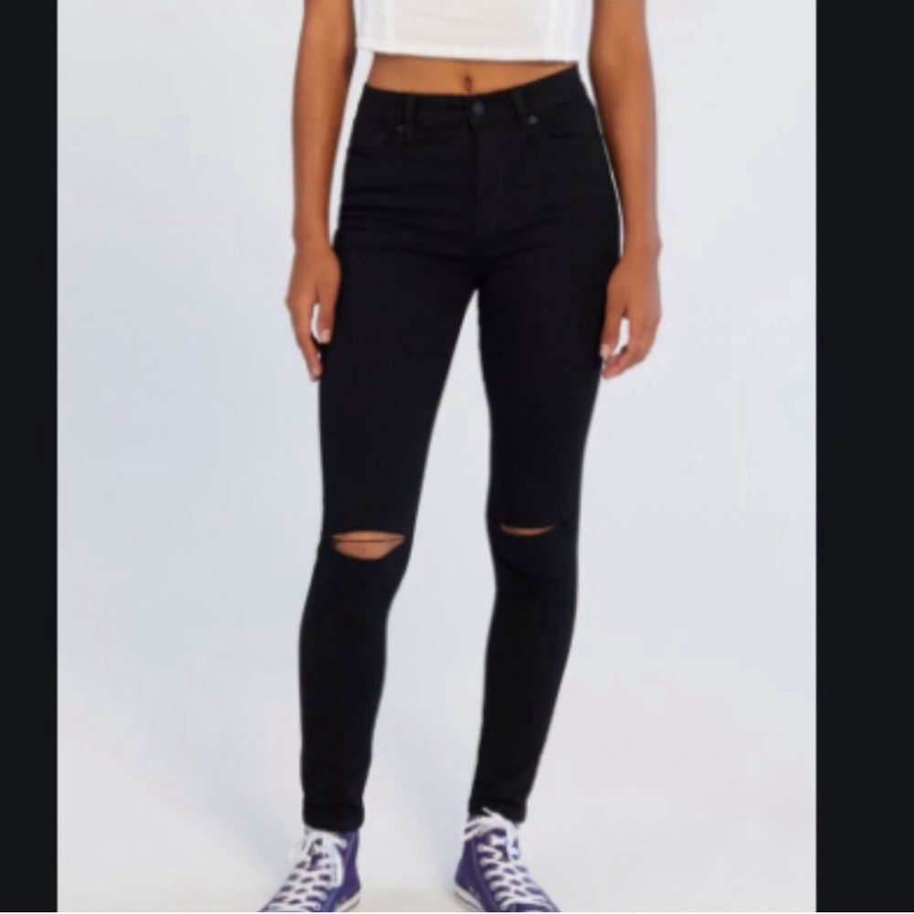 Great condition, no flaws BDG twig high rise black skinny jeans. Size 26, ripped